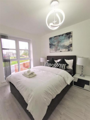 Beautiful modern room with Ensuite Close to CC